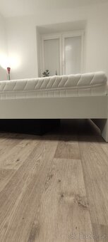Bílá IKEA postel a rok nová vysoká matrace 140x200 cm - 3