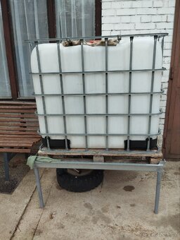 Podstavec s nádrží - 3