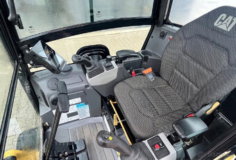 Caterpillar301.8– 16 kW / 21 HP – objem 1 100 cm³ - 3