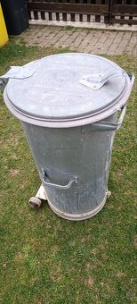 Popelnice plechová na kolečkách meva - 3