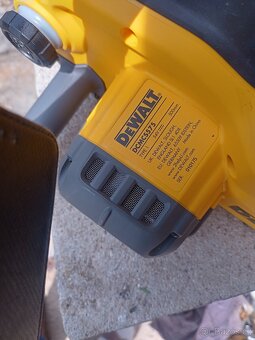 Aku pila DeWALT. - 3