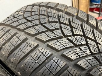 2x Goodyear 225/40 R18 Zimní - 3
