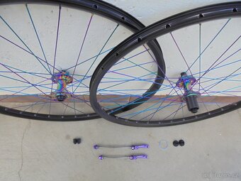 Kolesá 29"Bezdušové Pev. osa 15x100 - 12x142 aj R.Upináky. - 3