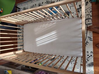 Dětská postýlka (65 x 124 cm) + matrace - 3