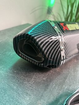 Sportovní koncovka výfuku na motorku Akrapovič 310mm karbon - 3