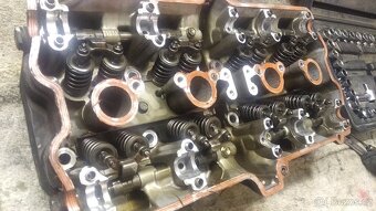 Suzuki GSX-R 750 (1985-87) - hlava válců - 3