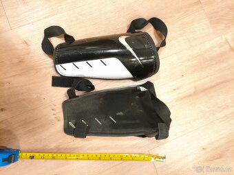 Prodám kopačky a chrániče - 3