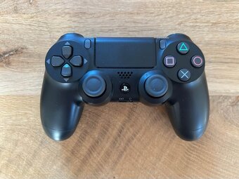 Playstation 4 PRO - 3