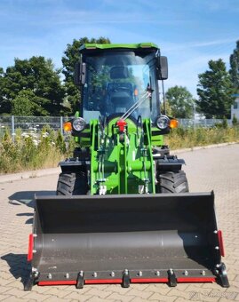 KOLESOVÝ NAKLADAČ V910 - 3