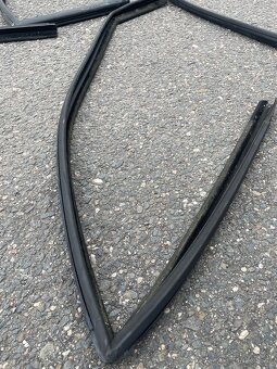 Těsněni okolo oken 4ks. - 3