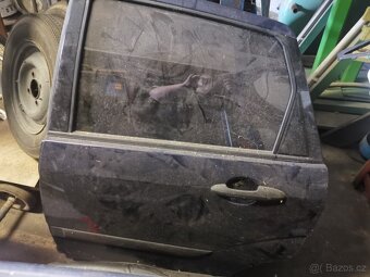 zadní dveře Ford Focus MK I - 3
