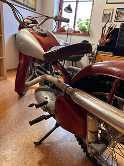 Jawa 250, pérák - 3