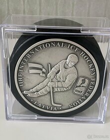 Oficiální pamětní medaile IIHF v pravém puku 2023 - 3