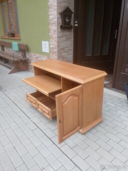 Prodám masivní stůl pod TV - 3