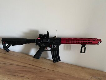 Airsoftová zbraň s vybavením - 3