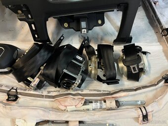 Airbagová sada palubní deska Audi Q3 F3 2020 - 3