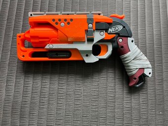 Nerf zombie strike revolver - 3