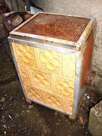 Stará kachlová kamna. - 3