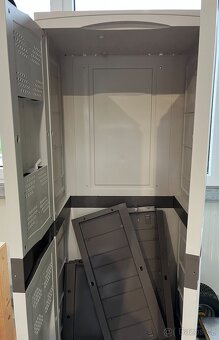 Prodáme 3 kusy zachovalých plastových skříní, odpočet DPH - 3