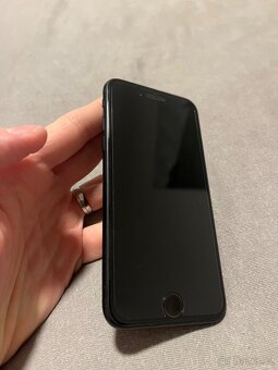 iPhone SE 2020 128GB, Black (2. generace) - 3