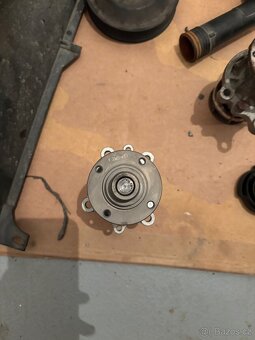 vodní pumpa na bmw e36 - 3