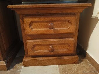 Komoda, postel, noční stolky - 3