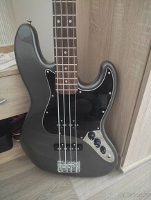 Jazz Bass Squier by Fender - 3