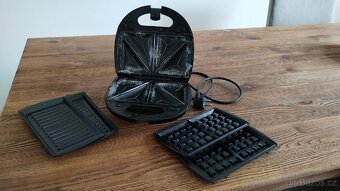 Sendvičovač 3 v 1, Toastovač, Waffle, Panini - 3