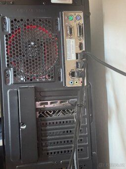 Herní Počítač s Monitorem - 3