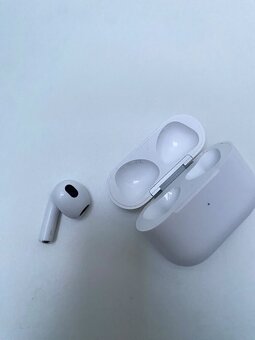 airpods 4 s potlačením zvuku - 3