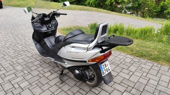 Suzuki Burgman 250 r.v. 1999 k opravě. - 3