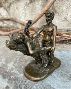 Bronzová socha skupina - Nahá žena a satyr 3 - 3