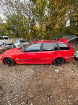 // Díly \\ BMW E46 Touring 320D Hellrot - 3