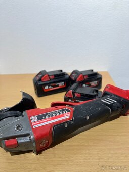 Milwaukee M18 bruska + 3× aku + nabíječka – rychlý prodej - 3