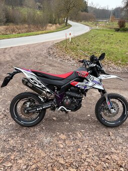 Aprilia 125 SX – TOP stav, r. 2024, plná servisní historie - 3