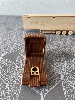 Nové modely Iveco S-Way s návěsem, Tatra 813 s přívěsem - 3