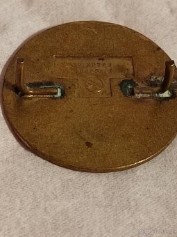 Chladičový odznak Škoda. Červený a černý. - 3