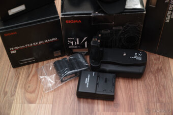 SIGMA SD14 + objektiv + grip + blesk + další - 3