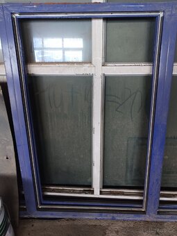 Okna fix, plastová, modrá 149x93. 8ks - 3