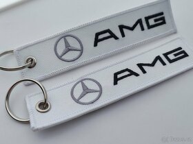 Bílá látková klíčenka AMG - 3