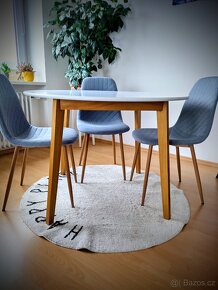 Prodám téměř nový jídelní kulatý stůl - Ø105cm. - 3