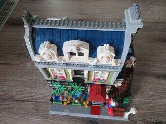LEGO 10243 Parisian Restaurant - 3