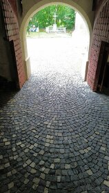 kočičí hlavy, dlažba z kamene, kostky žulové čedič - 3