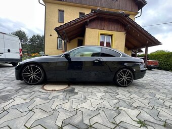 BMW E92 325i 160kw 2007 200 000km 3 majitelé - 3