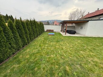 Prodej RD 300m2 - 3 bytové jednotky + garáž, zahrada - 3