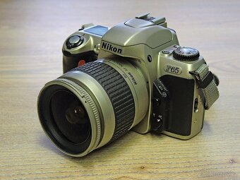 Nikon F65 + Nikkor 28-80 + blesk - 3