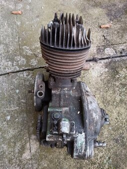 Motor ČZ 250 sport - 3