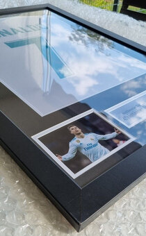 Zarámovaný dres Realu Madrid s podpisem Cristiana Ronalda #C - 3