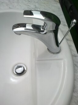 Drez s odkapavacem a koupelnove umyvadlo s deskou - 3