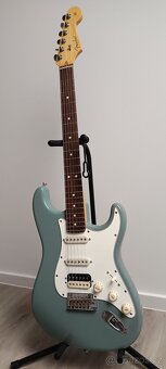 Fender American Professional STRATOCASTER HSS - 3